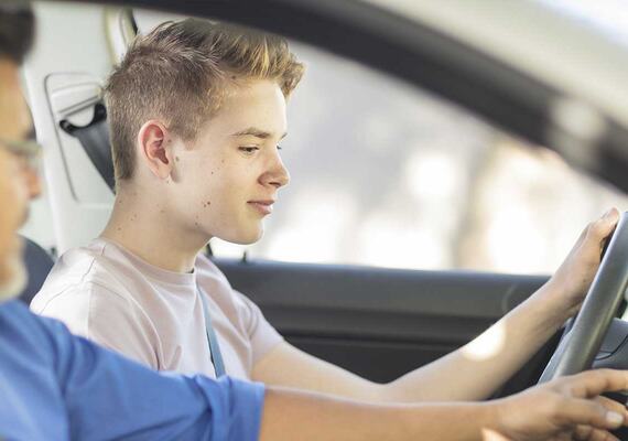 Как стать тренером по защитному вождению?