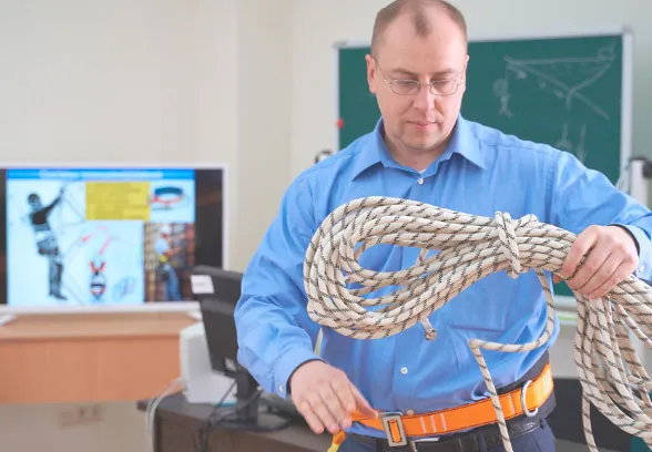 Обучение охране труда при выполнении работ на высоте с присвоением 2 группы - 42 ч.