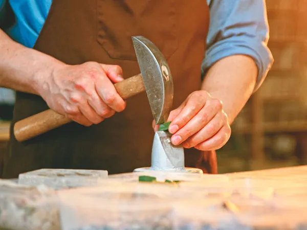 Обучение безопасным методам выполнения работ повышенной опасности с учетом безопасных методов и приемов работ с ручным инструментом, в том числе с пиротехническим (ИД46В_23)