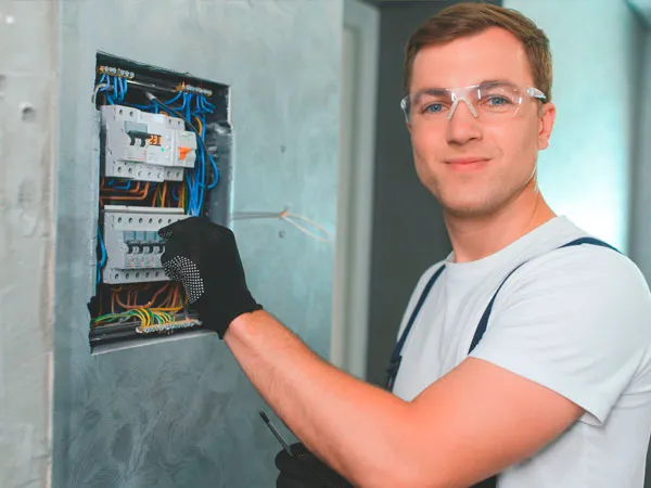 Подготовка и проверка знаний руководителей и специалистов электротехнических лабораторий, осуществляющих испытание оборудования в электроустановках потребителей