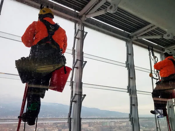 Безопасные методы и приемы выполнения работ на высоте для работников с применением систем канатного доступа с присвоением 2 группы